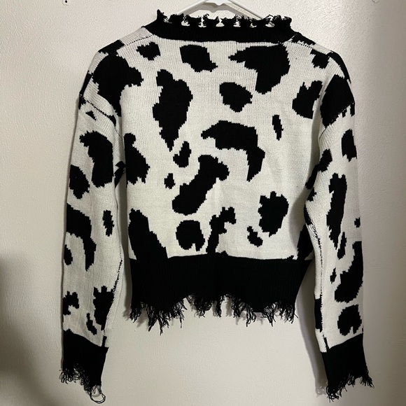 TRENDY THREADS‎ Cropped Cow Print Sweater with Fringe Hems Black White Wms Sz M - Picture 6 of 6